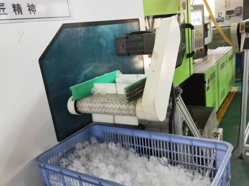 空心球生產(chǎn)現(xiàn)場